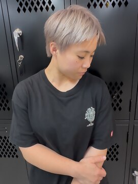 イエナ 渋谷(IENA) スモーキーカラーダークブルーハッシュカット顔周りカット