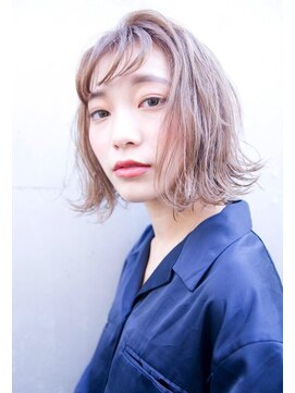 エイミー(Aimee) Aimee 透けちゃうアイスベージュ×外ハネボブ