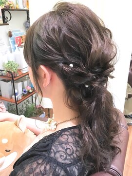 ロイヤルヘアー(ROYAL HAIR) ハーフアップ風まとめヘアアレンジ