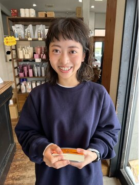 シー(The She's) ミニバングとパーマ◎