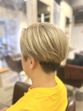 アンプリュス リアン(1+ Unplus lien) ツートーンカラーミルクティーベージュ刈り上げセンターパート