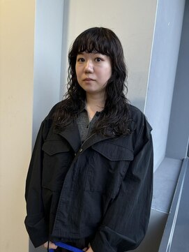 エレノア 梅田店(Eleanor) ロングで緩やかなパーマ