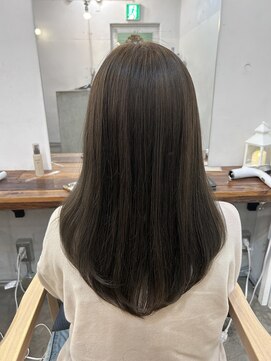 ファルベ(Farbe) 簡単で綺麗に見えるワンカールレイヤーカットオリーブ