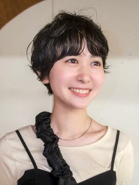 トゥナ 六角(Tuna) ベリーショートパーマ