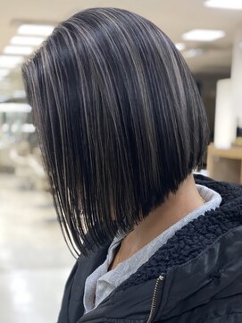 シャルムバイケンジ(Charm.by KENJE) レイヤーカット細めハイライト白髪ぼかし海外レイヤー東京銀座