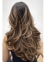 ヌエン 渋谷(NU/EN)&nbsp;ココアブラウンハイライト/バタフライレイヤー/ハッシュカット