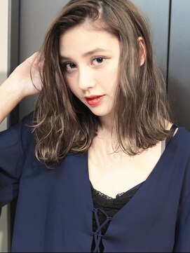 ガリカ(Gallica kinshicho) 外ハネウェーブmidium × ホワイトブラウン