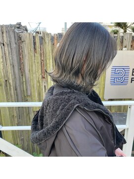 ミント(mint) 外ハネボブに透明感オリーブグレー！