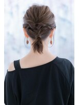 ミック ヘアアンドメイク アップ 駒込店(miq Hair&Make up)&nbsp;おくれ毛＆ねじりくるりんぱ抜け感へアアレンジc1