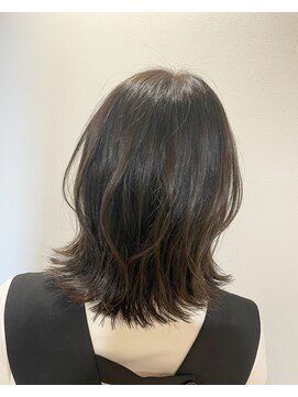 ティエル(tiers) マットグレージュ