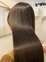 エイチ(H)&nbsp;40代50代ホワイトグレージュミニウルフタッセルボブハイライト