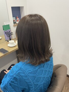 ロア(Roa) くびれミディアム＊グレージュ