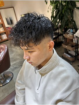 ビハインドザカーテン(BEHIND THE CURTAIN) スペインカール×フェードスタイル