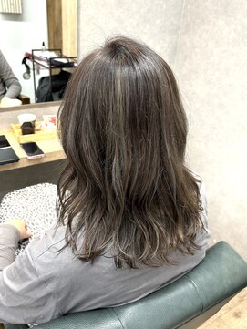 イメチェン/ホワイトブロンド/外ハネボブ/美髪/ワイドバング