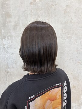 イル(iru) オリーブグレージュ×外はね