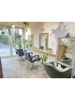 ひとり時間を贅沢に。静かに整う、プライベートサロン。経験豊富なスタイリストが最初から最後まで担当＊