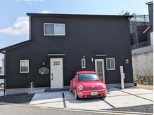 ももいろかぶとむしの雰囲気（ゆったり座れるカット椅子。店舗前広めの駐車場完備！【菖蒲池】）