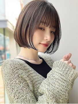 バイエイト(X８) ぱっつり感もあるエアリーボブ