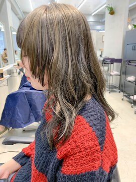 テトヘアー(teto hair) 香椎かてぃ、ウルフカット、グレーカラー、ローライト