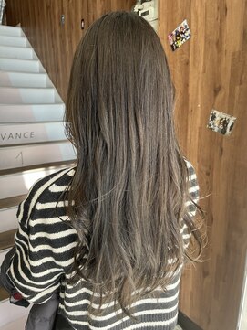 アヴァンス 天王寺店(AVANCE.) カーキベージュ×透明感