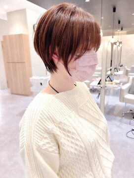 シシ 大宮(She 2.) 大人ショートボブ/ホワイトグレージュ/ブリーチ/ダブルカラー