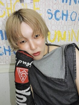 ブラッシュオン(BRUSH-ON)の写真/印象を左右する顔周りだからこそ、こだわりたい。ルーズでエッジの効いた新しいイメージをプラスします◎