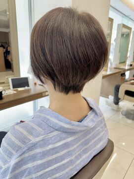 アッシュ 下北沢店(Ash) 襟足おさまる丸みショートボブ
