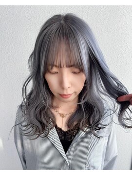 ブロンド 町田(BLONDE) バイカラー_ツートンカラー_グレーアッシュ_シルバーカラー