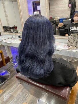 アッサンブレトウキョウ 月島店(Assemble Tokyo) ネイビーブルー/ブリーチカラー/ミディアム