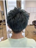 エメラルドグリーン