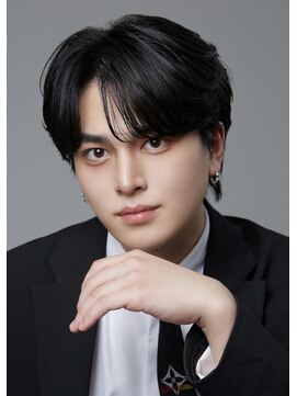 アクシー ヘアーアンドメイク(AXY HAIR&MAKE) メンズミディアムウルフニュアンスシャドウパーマセンターパート