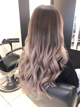 リゼル ユア 渋谷(RISEL YUA) シールエクステでホワイトアッシュのグラデーションカラー