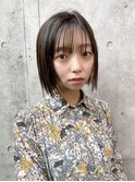 小顔ショート　イヤリングカラー　ぱっつんボブ　インナーカラー
