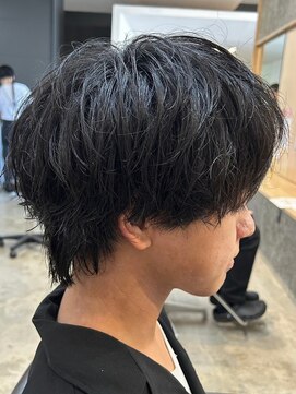 ヒュイル バイ ニアウ(Hwyl by Niau) メンズマッシュパーマツイストスパイラルパーマニュアンスパーマ