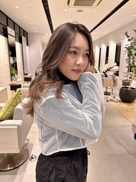 ステア ケース(stair case) 地毛残し　ロングレイヤーヘア　ハイライト