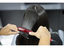 THLEE独自のアイロン技術により髪質改善の仕上がりのクオリティが上がります。