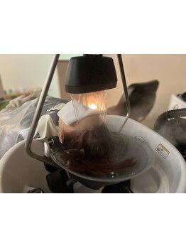 人気の頭身浴を導入フルフラットのシャンプー台で至福のひと時を