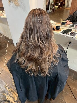 ウル(Ulu) 白髪ぼかしバレイヤージュ