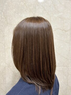 柔らかブラウン×艶ミディ