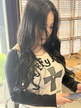 チオ(Chio) 【暗髪×韓国風ウェーブ】透明感のあるロングスタイル