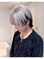 ベレーザ 川越(Beleza)&nbsp;ba20442_シルバーハイトーンカラー艶インナーカラーセンター分け