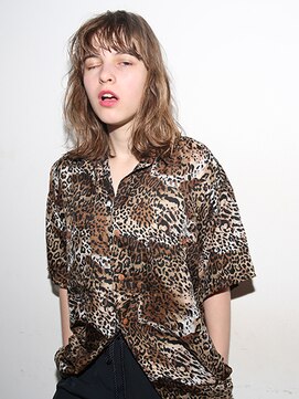 サバービア(suburbia) 『カット+ファストブリーチ+ホワイトグレージュ』