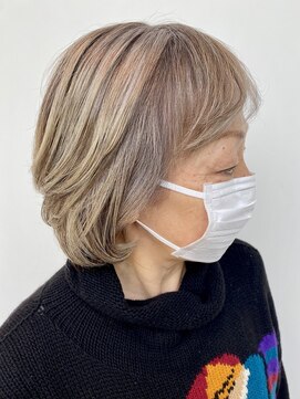 ステア ケース(stair case) ナチュラルコントラストでつくるグレージュ 脱白髪染め 50代60代