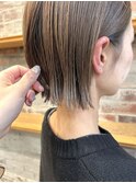 ベージュカラー×切りっぱなしボブ