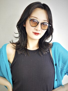 オグジュアリー 表参道(aux.) レイヤーカット　カジュアルかつ上品なくびれシルエット