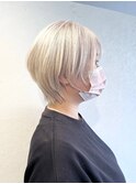 ホワイトブランドカラー 丸み小顔ショートカット
