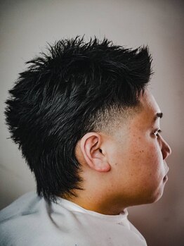 アパッシュ 大町店(Apache)の写真/手ぐしで決め込む自然な流れと毛束感×フェードで創るアウトライン。緩急で演出する男らしさが好評。