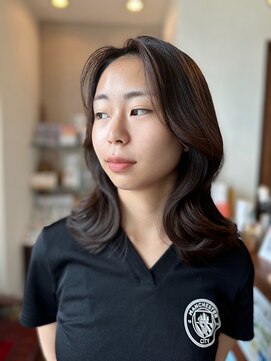 シェール(cher) ミディアムレイヤー/くびれミディアム/抜け感/垢抜け/ブラウン