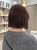 ポジ(poji)&nbsp;切りっぱなしボブ　質感ストレート　カット　顔まわり　艶髪