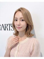 ハーツオオサカ(HE:ARTS OSAKA)&nbsp;ハイトーン色気引き立つセンターパートボブ
